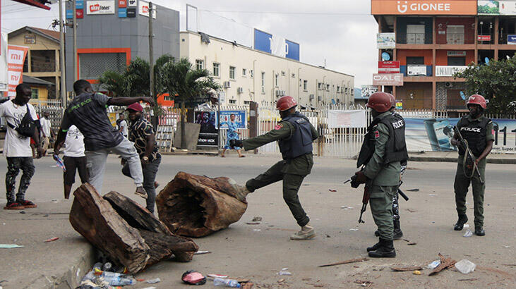  Nijerya'da ordu sokağa indi!
